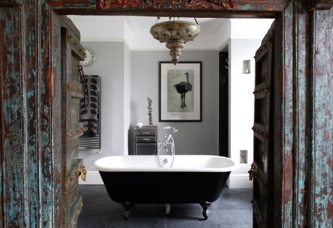 modern-bathroom-with-elegant-clawfoot-tub